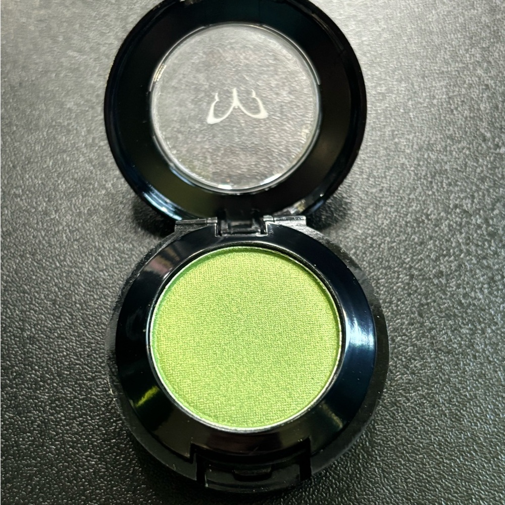 Lime green bosky eyeshadow